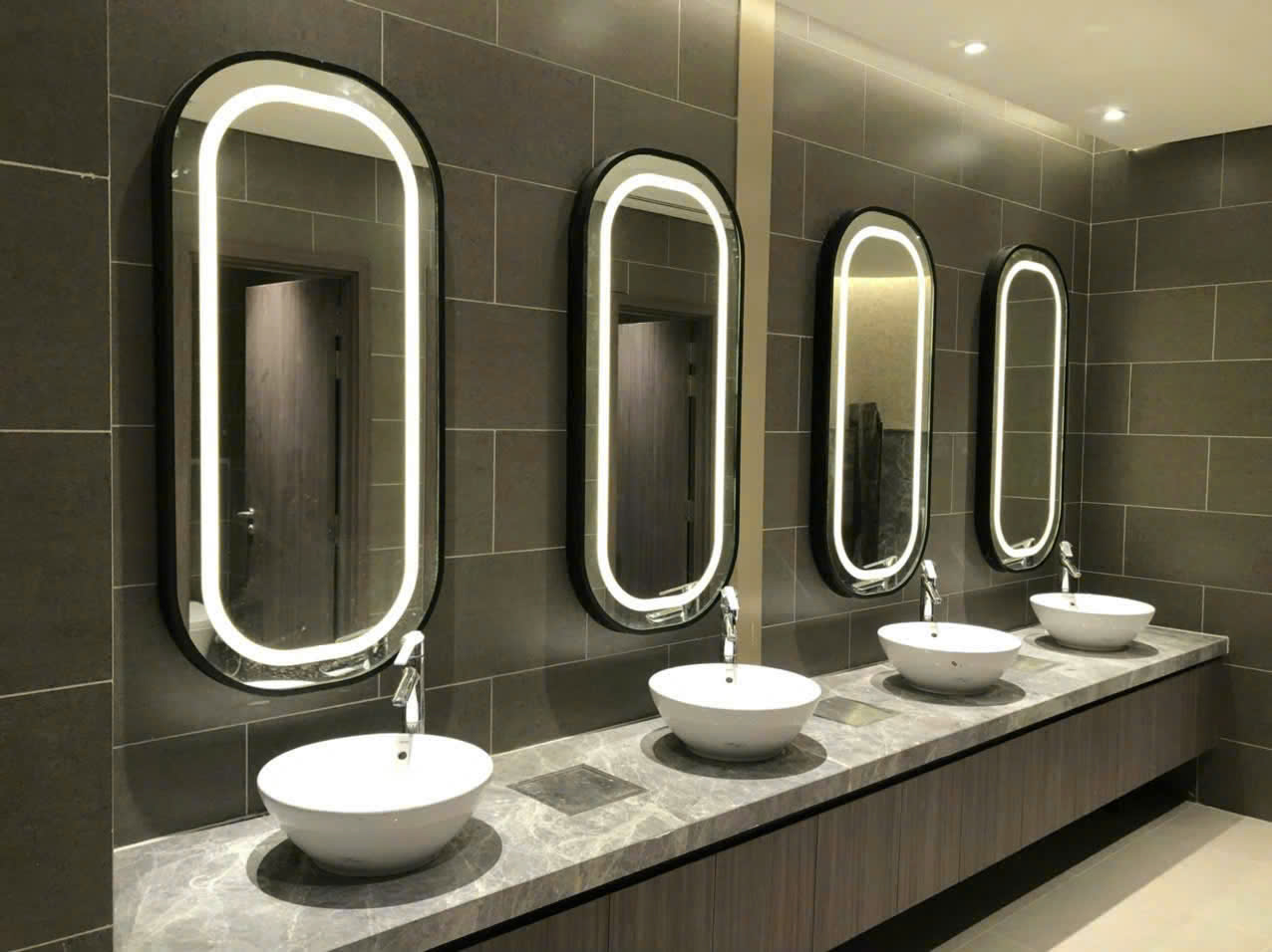 Thi công inox thang máy, inox khung gương dự án Crowne Plaza Phú Quốc - ảnh chính