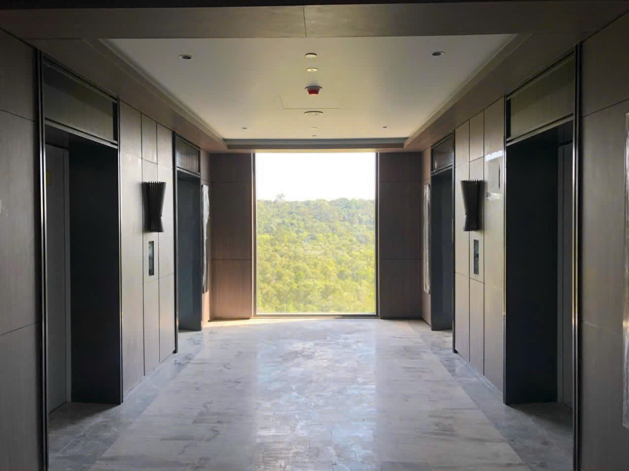 Thi công inox thang máy, inox khung gương dự án Crowne Plaza Phú Quốc - ảnh phụ