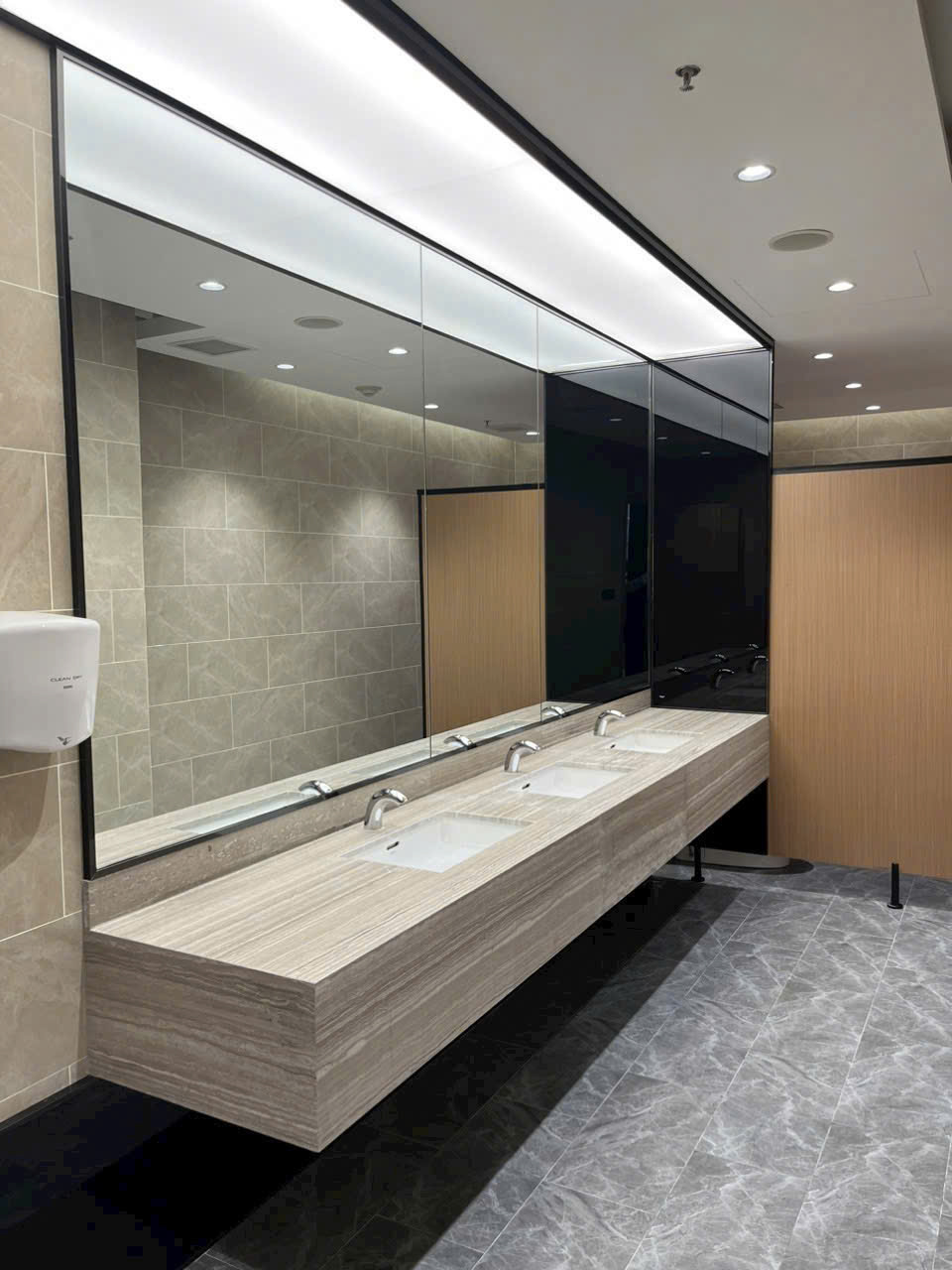 Thi công lắp đặt inox trang trí dự án Waterfront Sài Gòn - ảnh chính